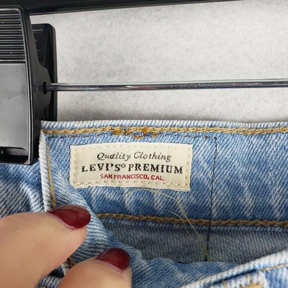 Levi's Women's 25x29 70's High Rise Slim Straight Leg Jeans Light Wash Denim - Picture 9 of 14